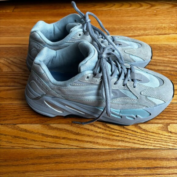 Yeezy Boost 700 V2 Hospital Blue Size 6.5 - Picture 5 of 15